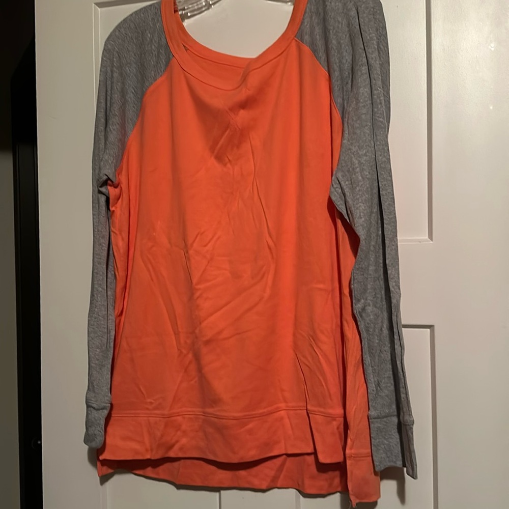 NWOT Women’s The Limited long sleeve cotton T